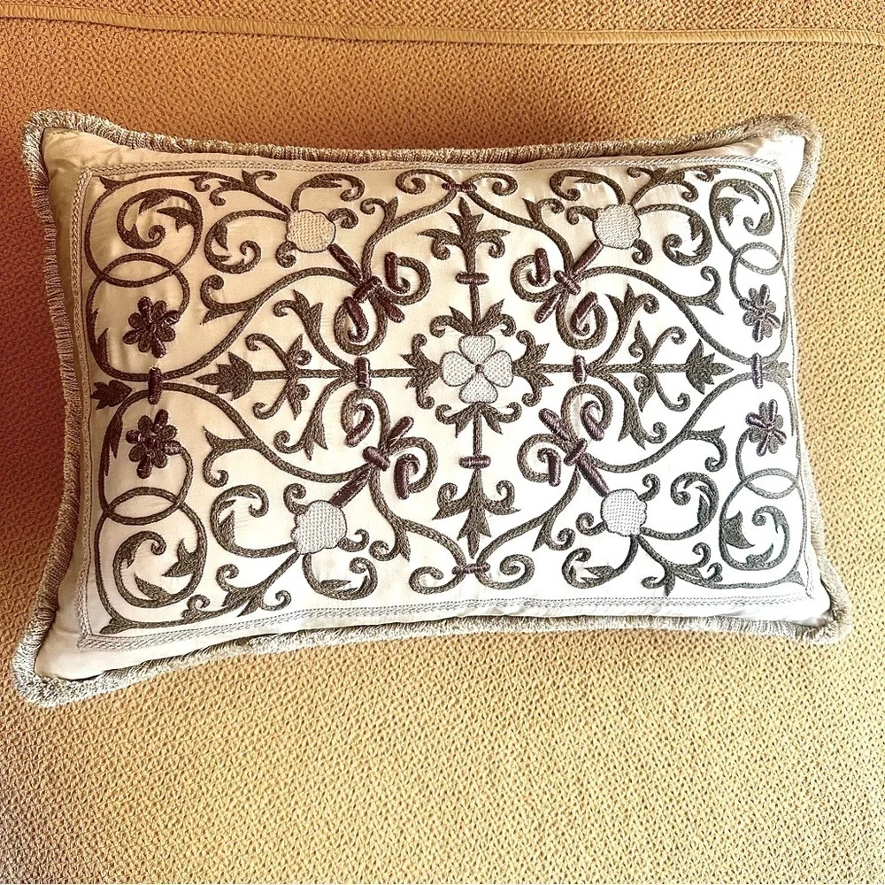 Gerry Nichol, Inc. NY NY Cushions‎ Silk Beaded Handcrafted Aubusson style
